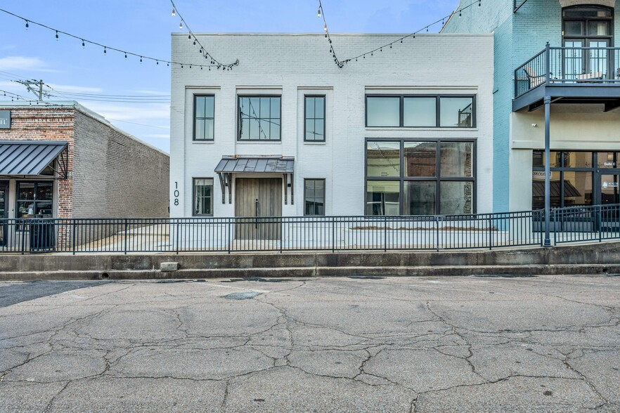 More Photos Of 108 S Lafayette St, Starkville Storefront Retail Office For Lease