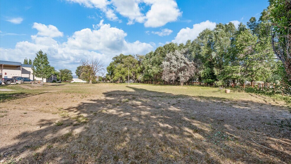 More Photos Of 1702 E Main St, Montrose Hotel For Sale