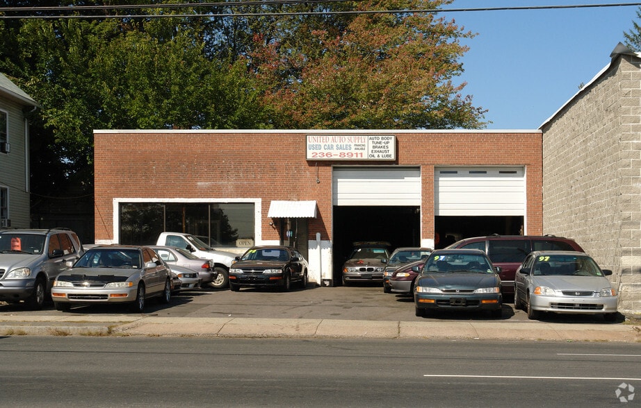 More Photos Of 449 New Park Ave, West Hartford Warehouse For Sale