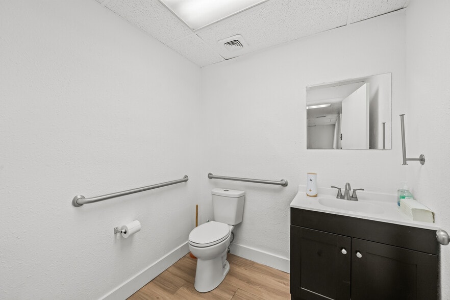 More Photos Of 5135 69th St, Lubbock Freestanding For Lease