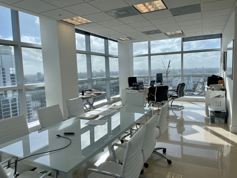 More Photos Of 175 SW 7th St, Miami Medical For Lease