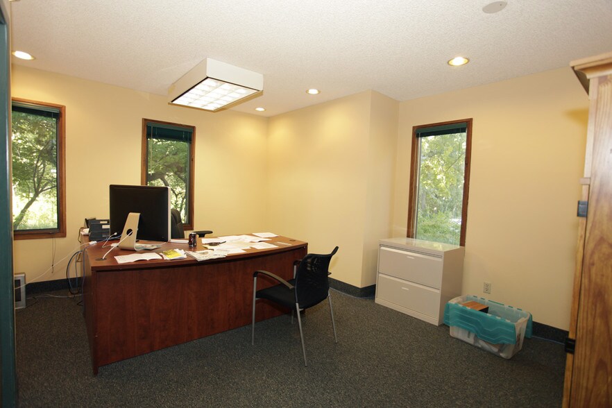 More Photos Of 3701 Shoreline Dr, Orono Coworking Space