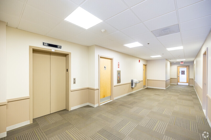 More Photos Of 5 Cherry Hill Dr, Danvers Medical For Lease