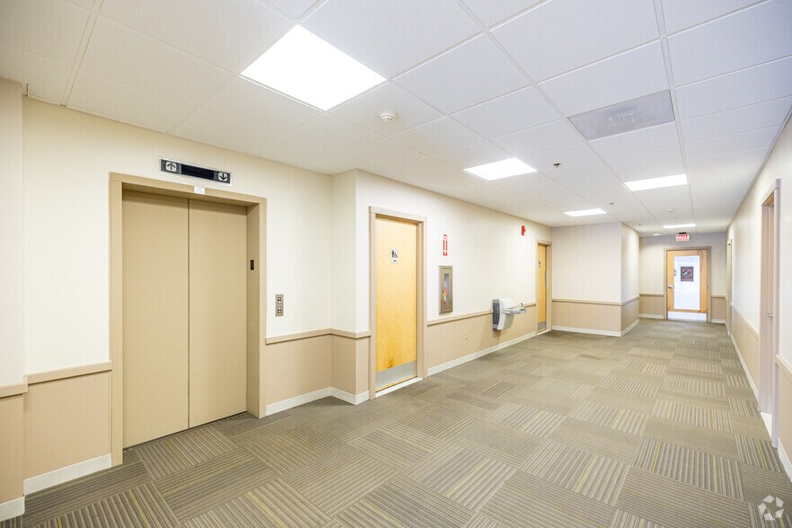 More Photos Of 5 Cherry Hill Dr, Danvers Medical For Lease