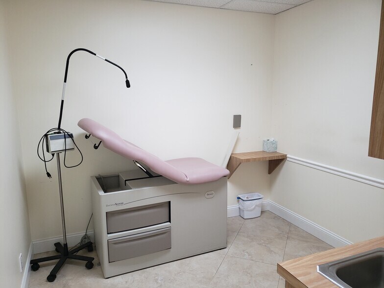 More Photos Of 2929 N University Dr, Coral Springs Medical For Sale