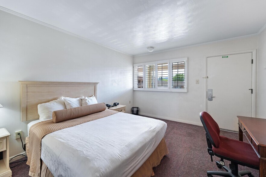 More Photos Of 423 W Main St, Vernal Hotel For Sale