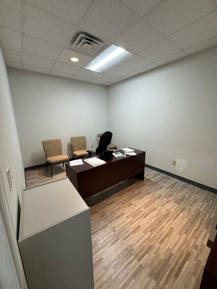More Photos Of 1324 Belmont Ave, Salisbury Medical For Sale