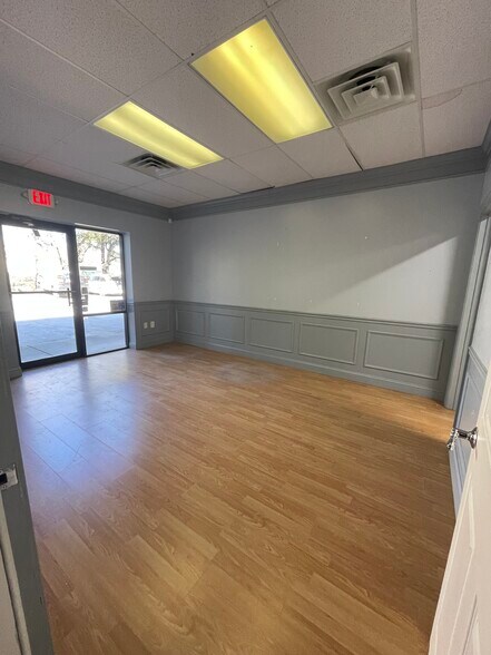 More Photos Of 6656 Columbia Park Dr, Jacksonville Warehouse For Lease