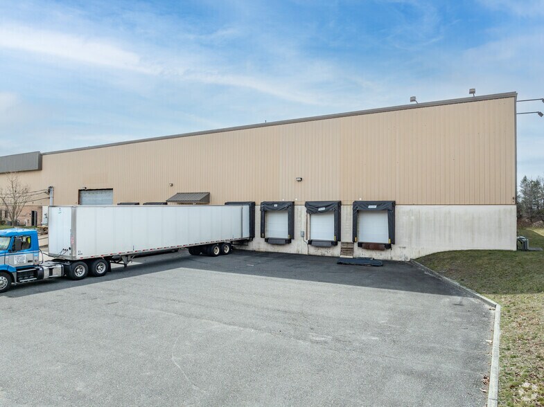 More Photos Of 120 Kenyon Dr, Lakewood Warehouse For Lease