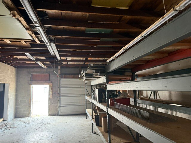 More Photos Of 17 Park Ln, Fairborn Distribution For Sale