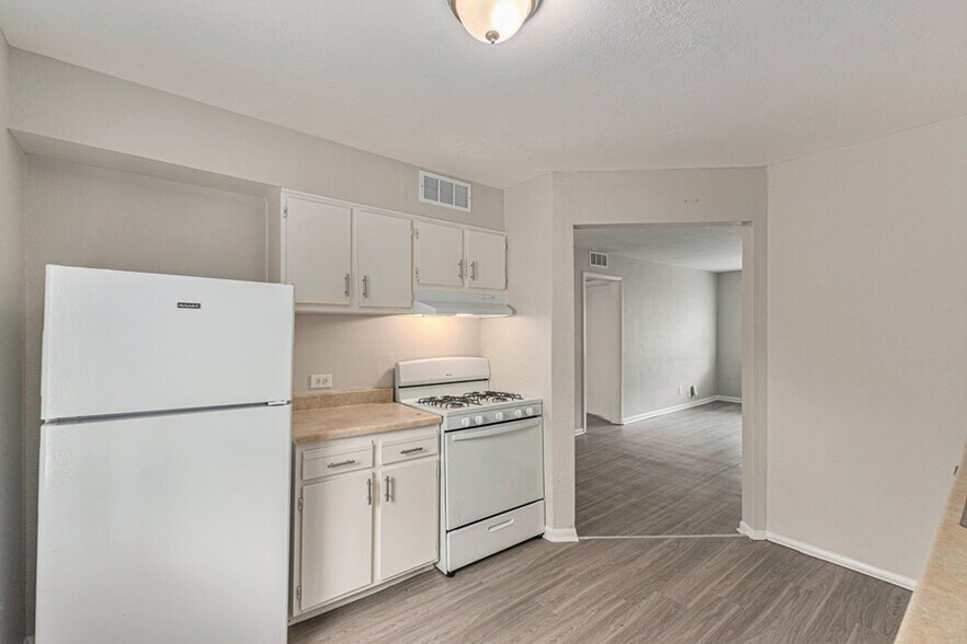More Photos Of 8208 Troost Ave, Kansas City Apartments For Sale