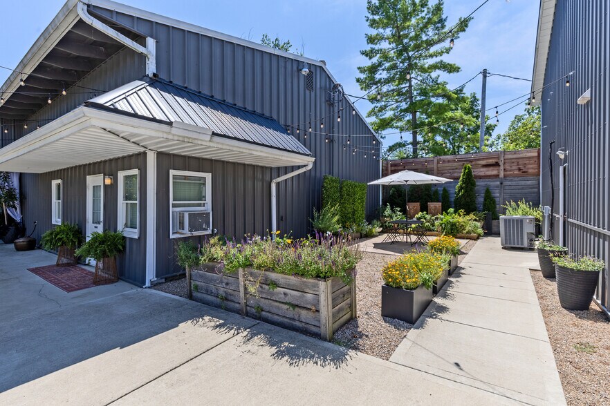 More Photos Of 8 E 3rd Ave, Mount Sterling Specialty For Sale