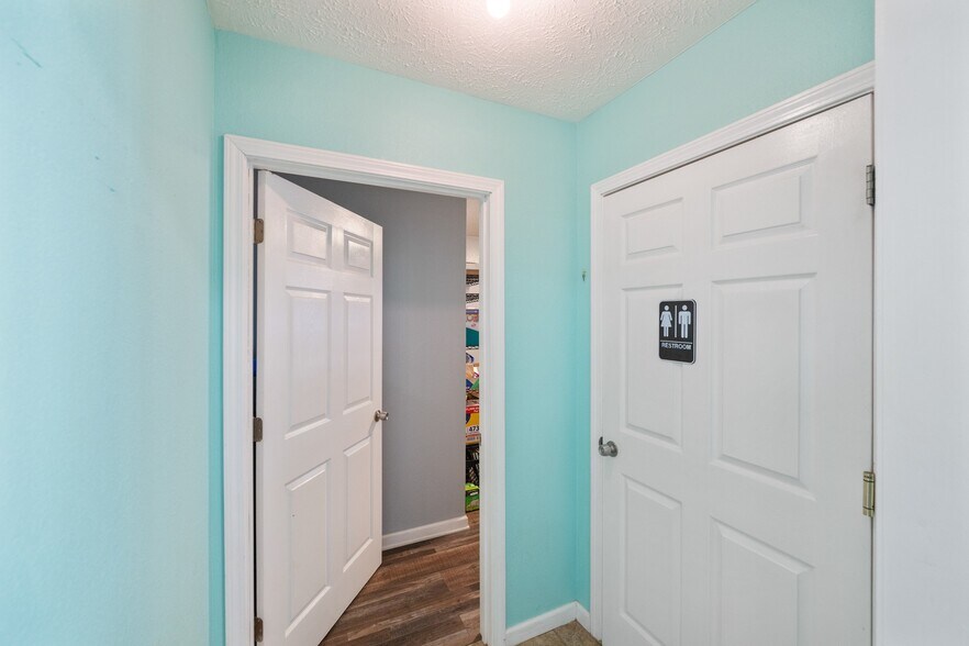 More Photos Of 10366 Highway 100, Scotts Hill Flex For Sale