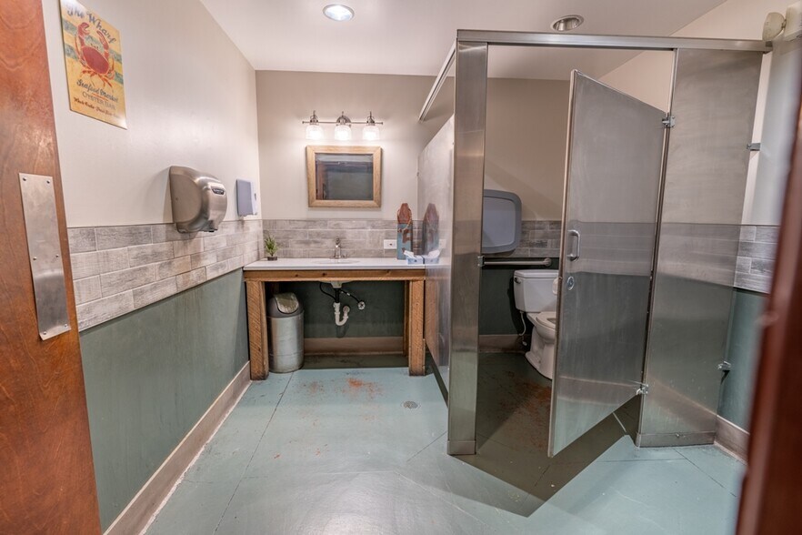 More Photos Of 30 S La Grange Rd, La Grange Restaurant For Sale