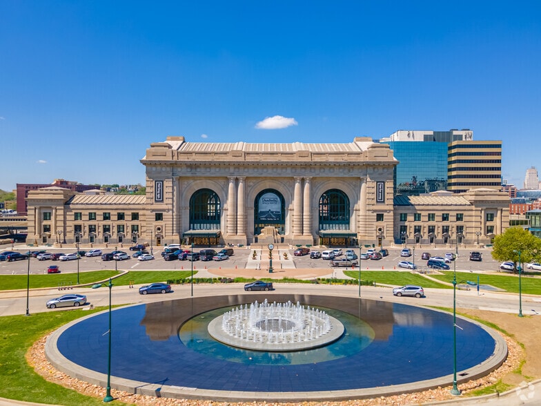 More Photos Of 30 W Pershing Rd, Kansas City Office For Lease