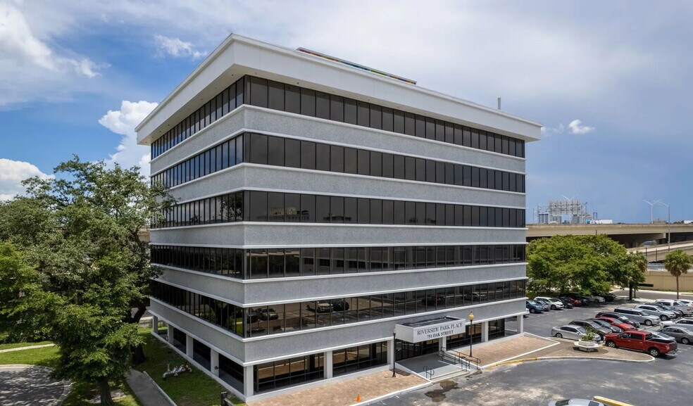 More Photos Of 751 Oak St, Jacksonville Office For Lease