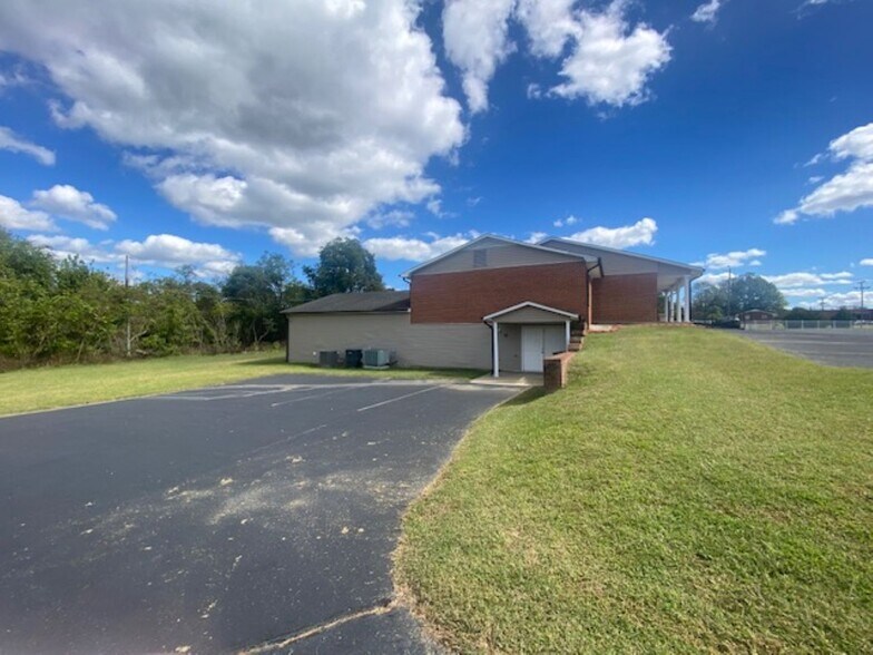 More Photos Of 109 Fontaine Dr, Ridgeway Funeral Home For Sale