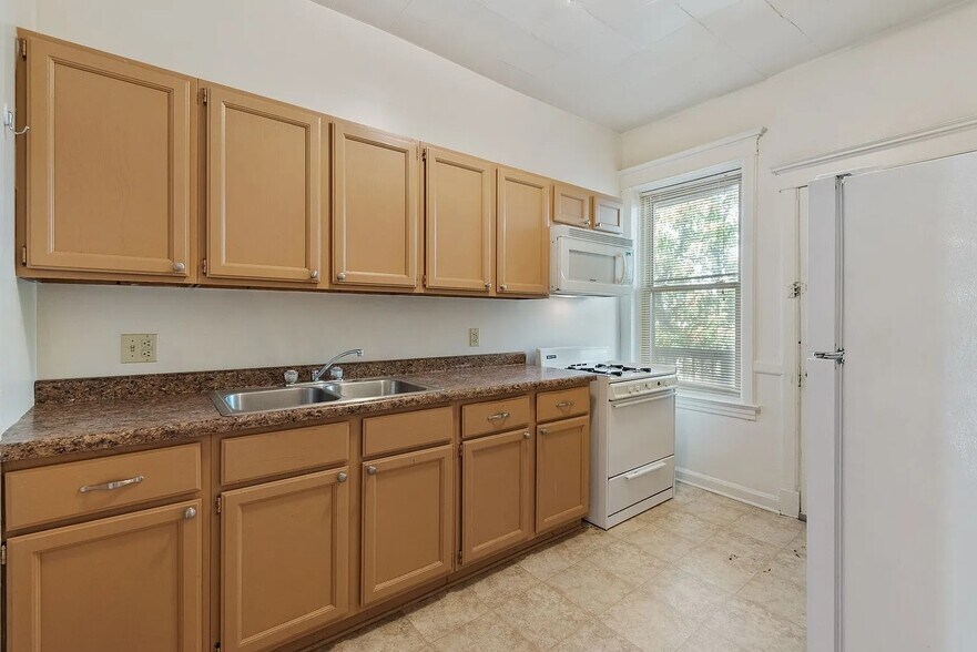 More Photos Of 805 N 22nd St, Milwaukee Apartments For Sale