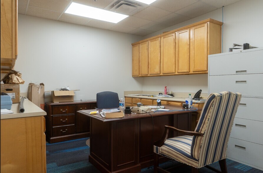 More Photos Of 207 Park Ct, Ridgeland Warehouse For Lease