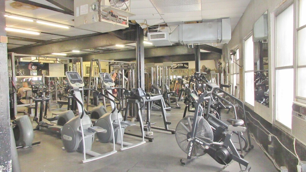 More Photos Of 1622-1628 W Passyunk Ave, Philadelphia Auto Repair For Sale