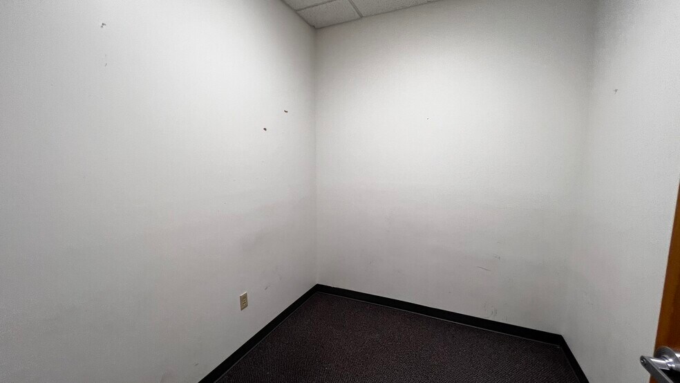 More Photos Of 2100 Ferry St, Easton Medical For Lease