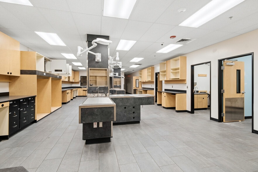 More Photos Of 2801 Magazine St, New Orleans Freestanding For Sale