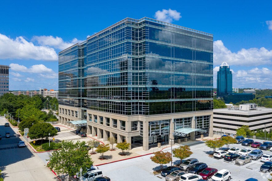 More Photos Of 5673 Peachtree Dunwoody Rd NE, Atlanta Medical For Lease