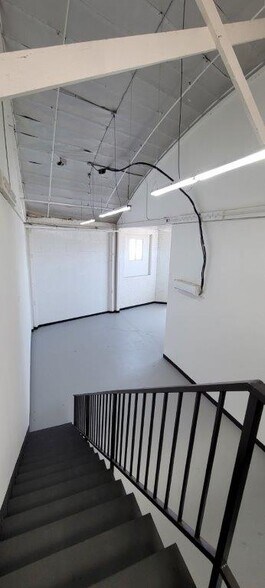 More Photos Of 2302 E 15th St, Los Angeles Industrial For Sale
