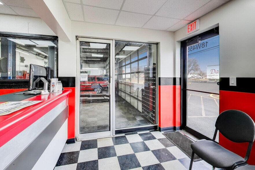 More Photos Of 18W455 Roosevelt Rd, Lombard Auto Repair For Sale