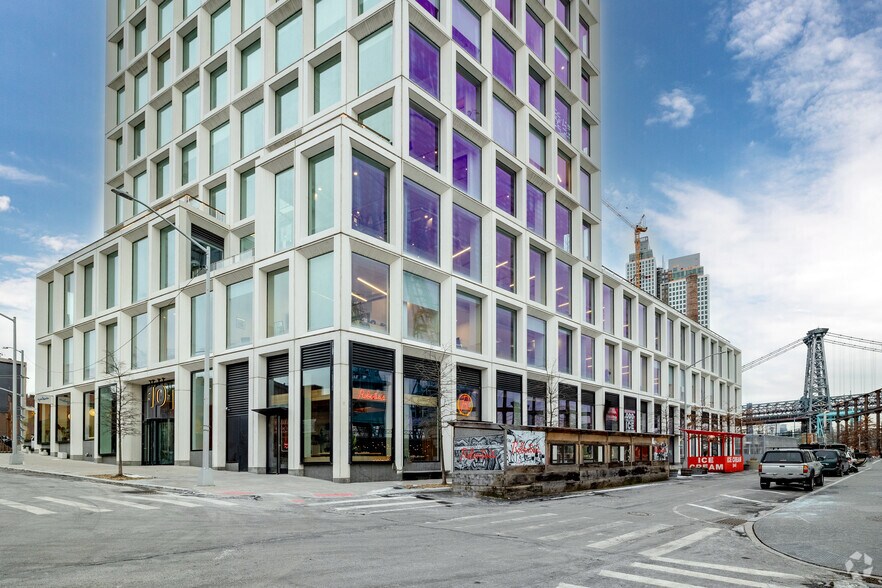 More Photos Of 10 Grand St, Brooklyn Office For Lease