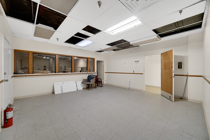 More Photos Of 5050 S State St, Chicago Office For Sale