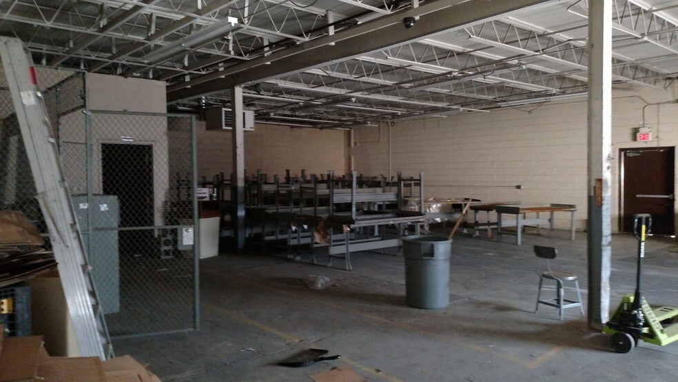 More Photos Of 17910 Van Dyke St, Detroit Manufacturing For Sale