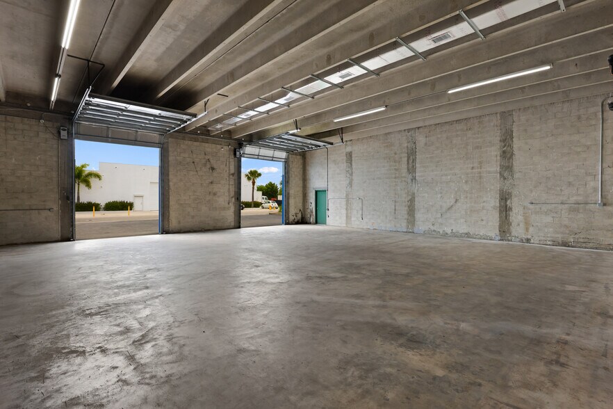 More Photos Of 2605 Kelly Ln, Lake Worth Light Distribution For Lease