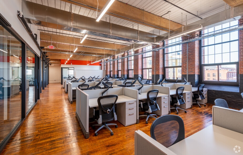 More Photos Of 15 Union St, Lawrence Light Manufacturing For Lease