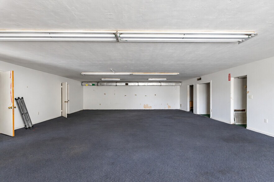 More Photos Of 1921-1959 NE 153rd St, North Miami Beach Warehouse For Sale