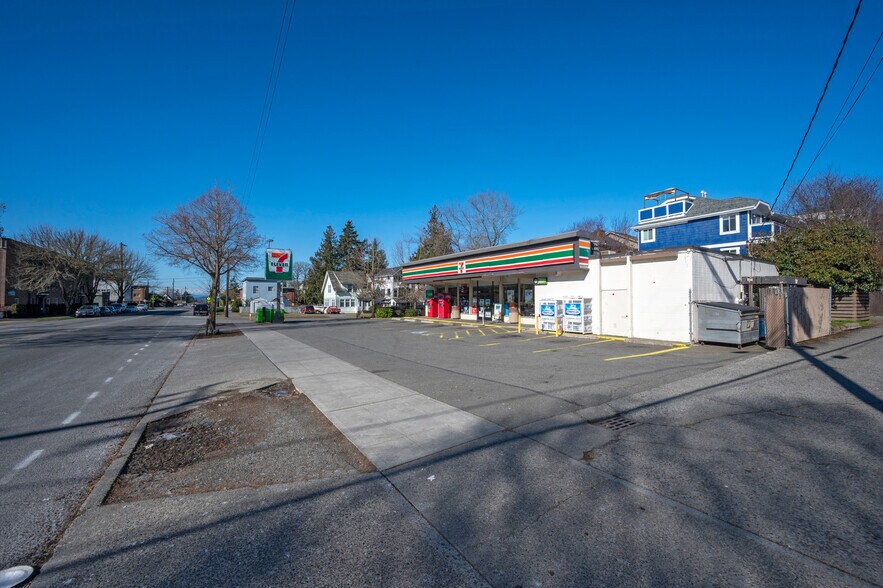 More Photos Of 4312 SW Admiral Way, Seattle Convenience Store For Sale