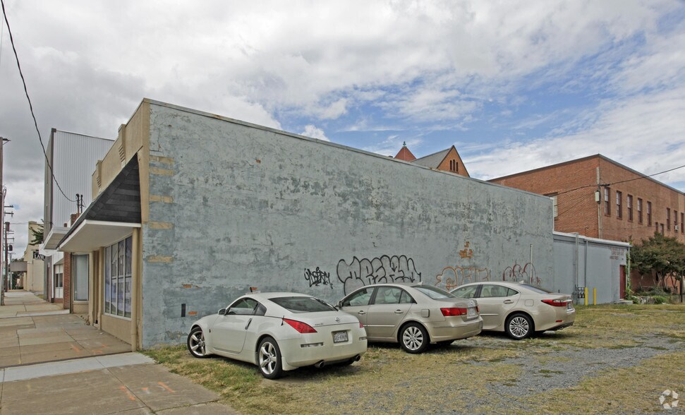 More Photos Of 233 28th St, Newport News Storefront Retail Office For Lease