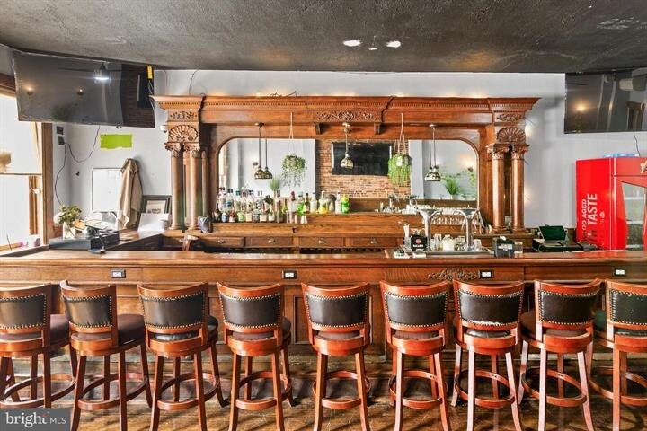 More Photos Of 2112 Fleet St, Baltimore Bar For Sale