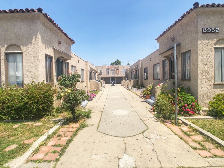 More Photos Of 8946 Evergreen Ave, South Gate Apartments For Sale