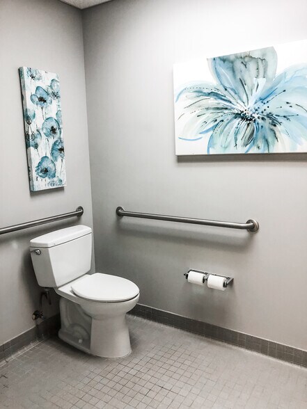 More Photos Of 5003 Southpark Dr, Durham Medical For Sale