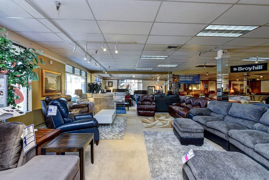 More Photos Of 20423 Highway 99, Lynnwood Freestanding For Sale