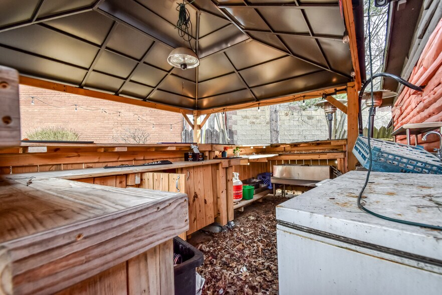 More Photos Of 28810 Lake Shore Blvd, Willowick General Retail For Sale