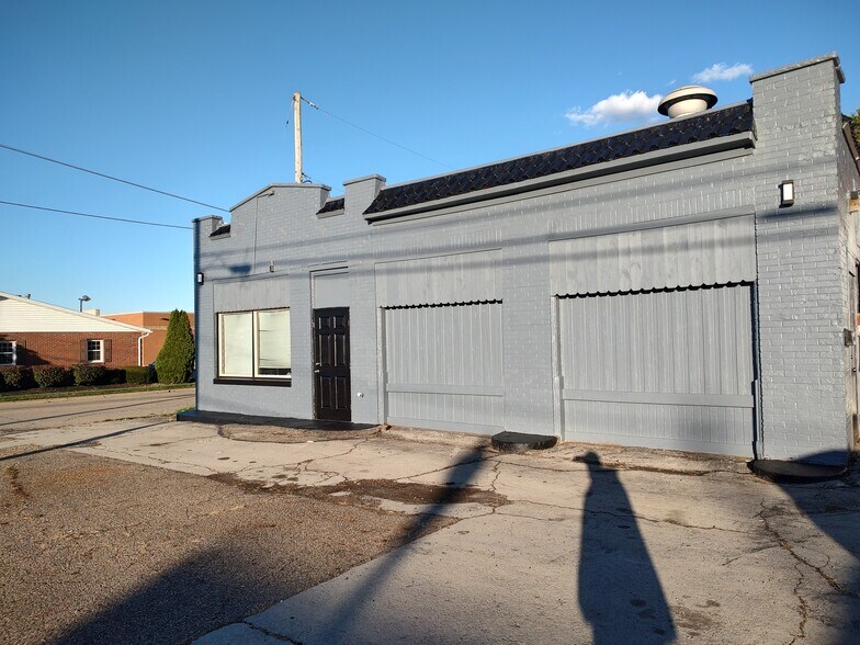 Primary Photo Of 2106 S Union Ave, Alliance Freestanding For Sale