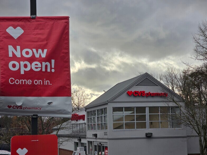 Primary Photo Of 5655 3rd Ave, Ferndale General Retail For Sale