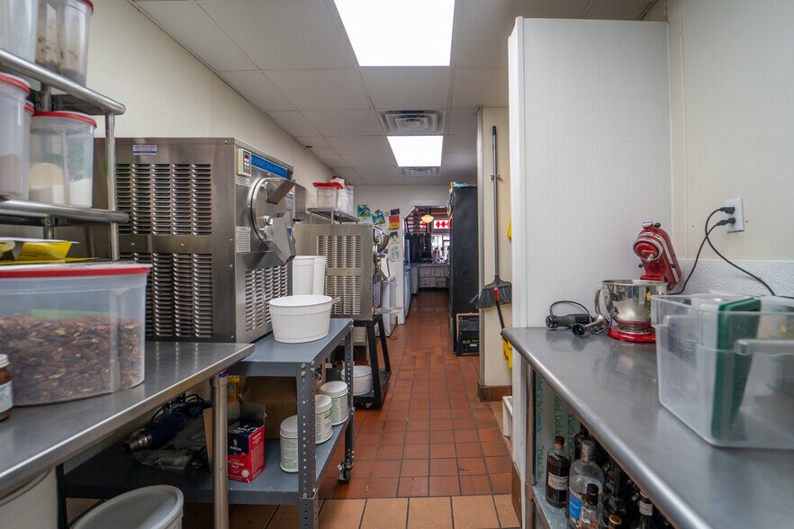 More Photos Of 102 S Main St, Victoria Storefront For Sale