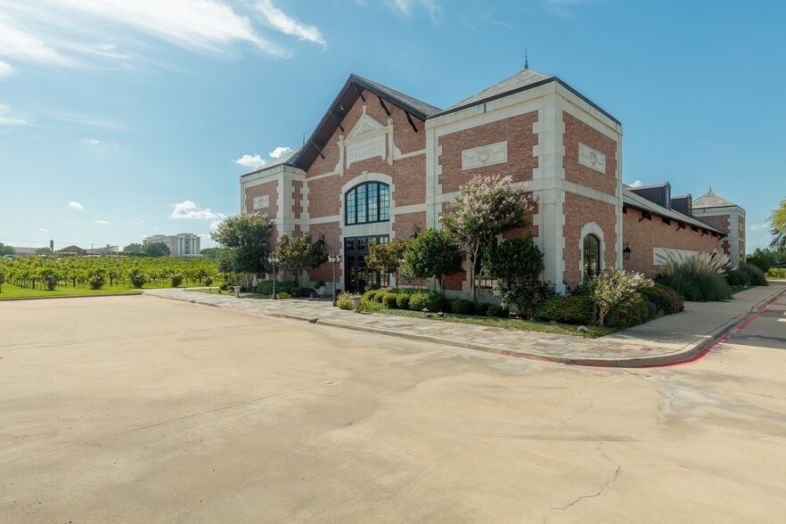 More Photos Of 2000 Champagne Blvd, Grapevine Specialty For Sale