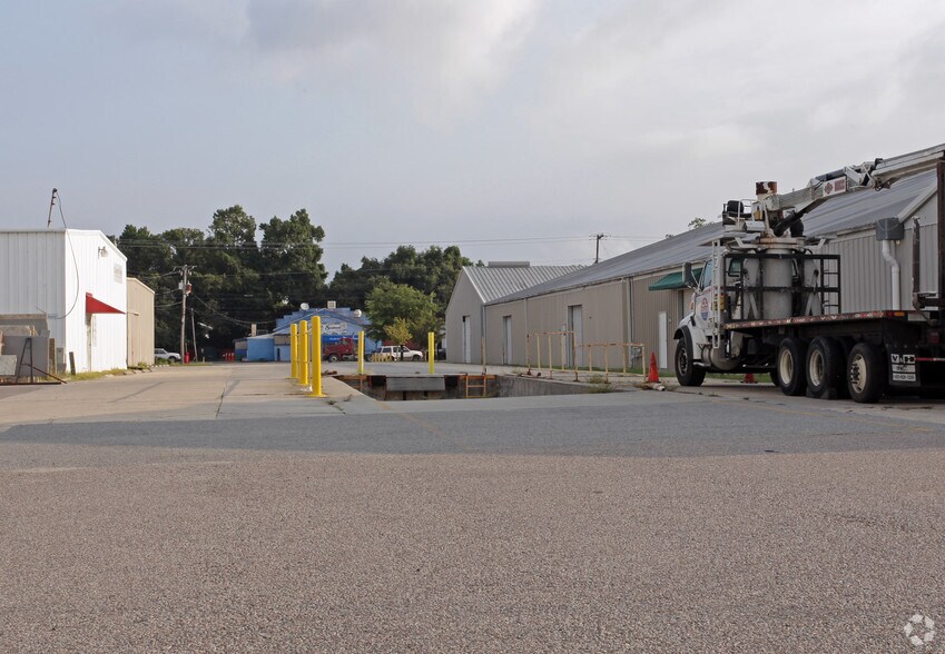 More Photos Of 4301 Dorchester Rd, North Charleston Warehouse For Lease