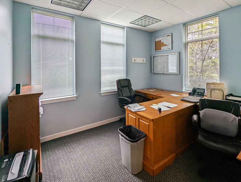 More Photos Of 19420 Golf Vista Plz, Leesburg Medical For Sale