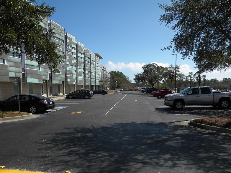 More Photos Of 8115 Market St, Wilmington Office For Sale