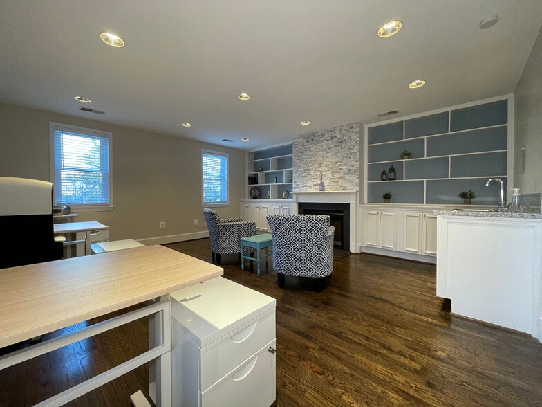 More Photos Of 123 N Henry St, Alexandria Office For Lease